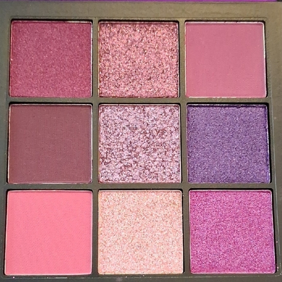 HUDA BEAUTY Amethyst Eyeshadow Palette with Purple and Pink Hues - Picture 2 of 3